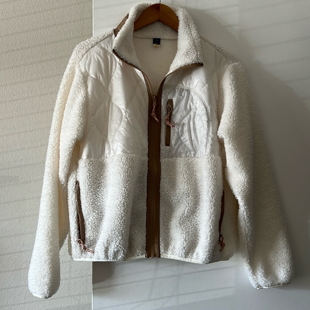 NWOT Women’s White Teddy Zip Up Jacket | size M